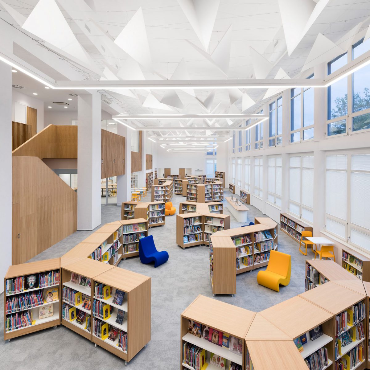 Modern school library by Studio Perspektiv
